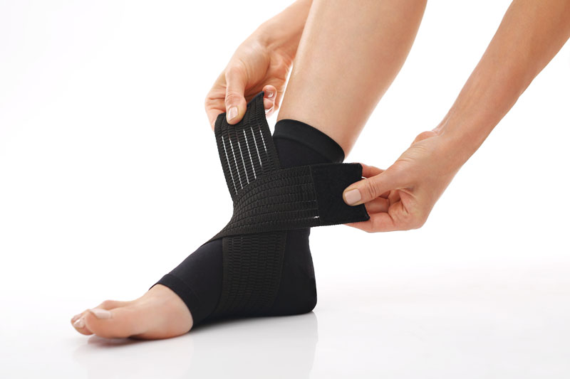 Dispositifs d’orthopédie à Paris : quelle chaussure porter avec des semelles orthopédiques ?